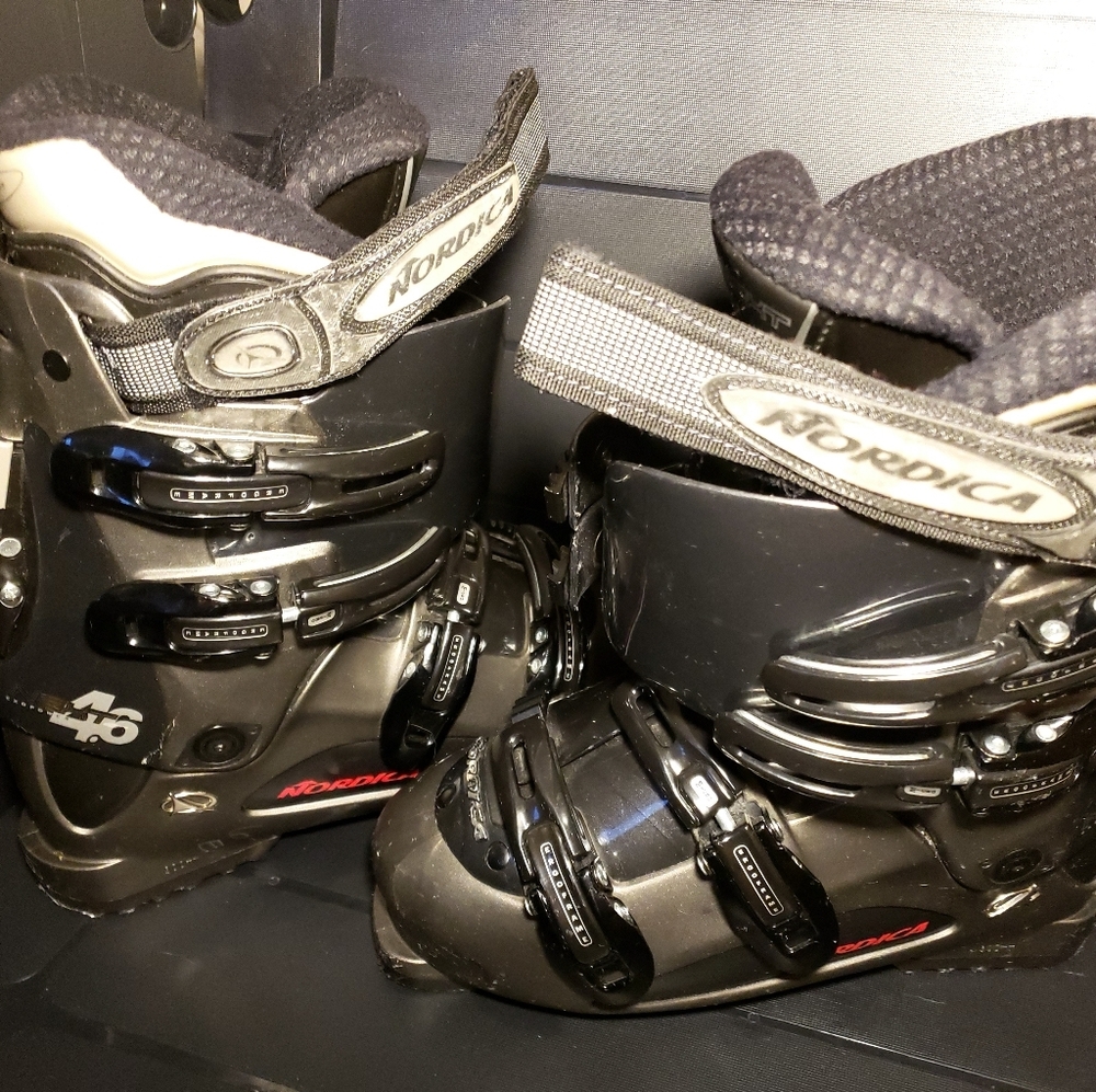 Nordica next 46 ergoframe ski boots worn once